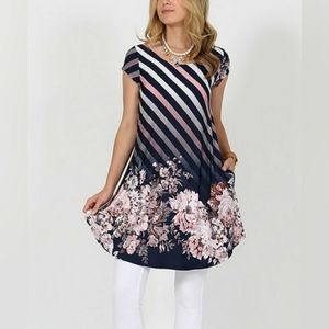 42 Pops Navy & White Floral Swing Tunic

Large
